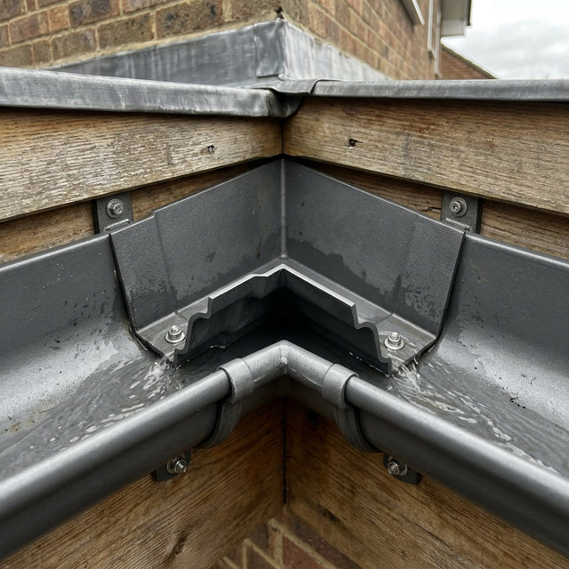Aluminium Moulded Ogee Gutter Internal Angle 90° 125 × 100mm
